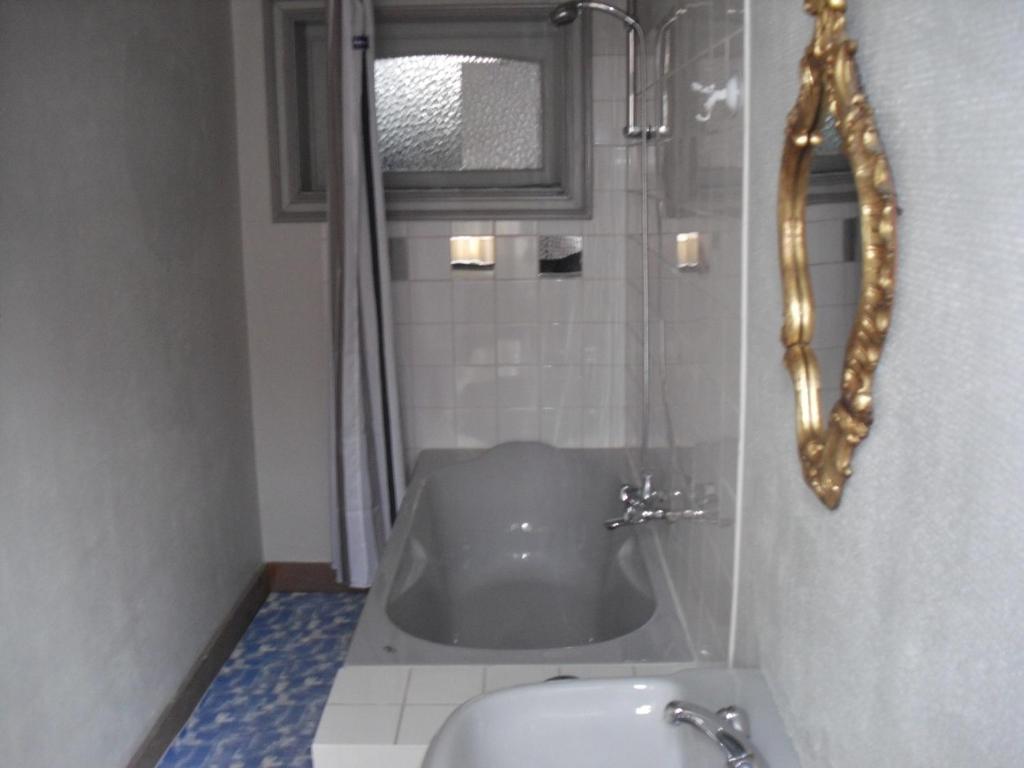 Guesthouse Oude Houtmarkt Ieper Phòng bức ảnh